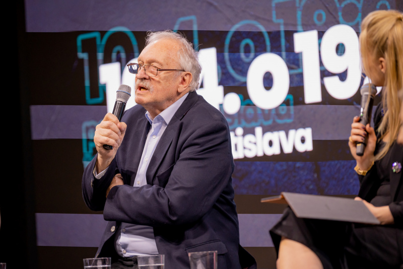 Apríl 2022